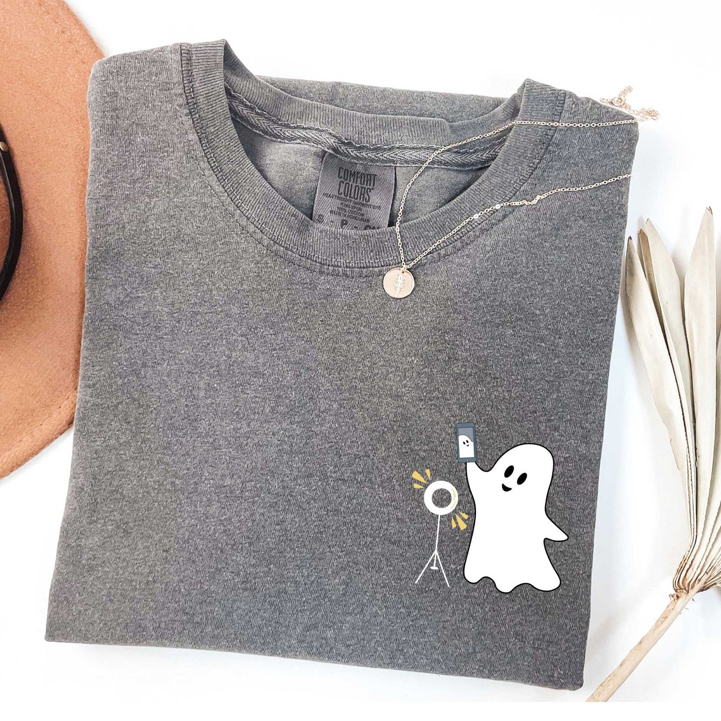 Influencer Cute Ghost Halloween Shirt in pepper